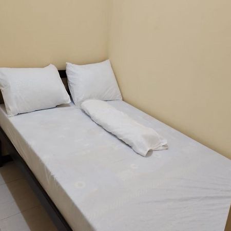 Oyo 91209 Arjuna Residence Syariah Sby Surabaya Exterior photo