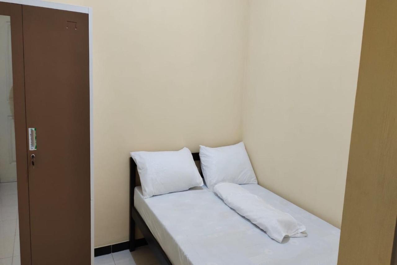 Oyo 91209 Arjuna Residence Syariah Sby Surabaya Exterior photo