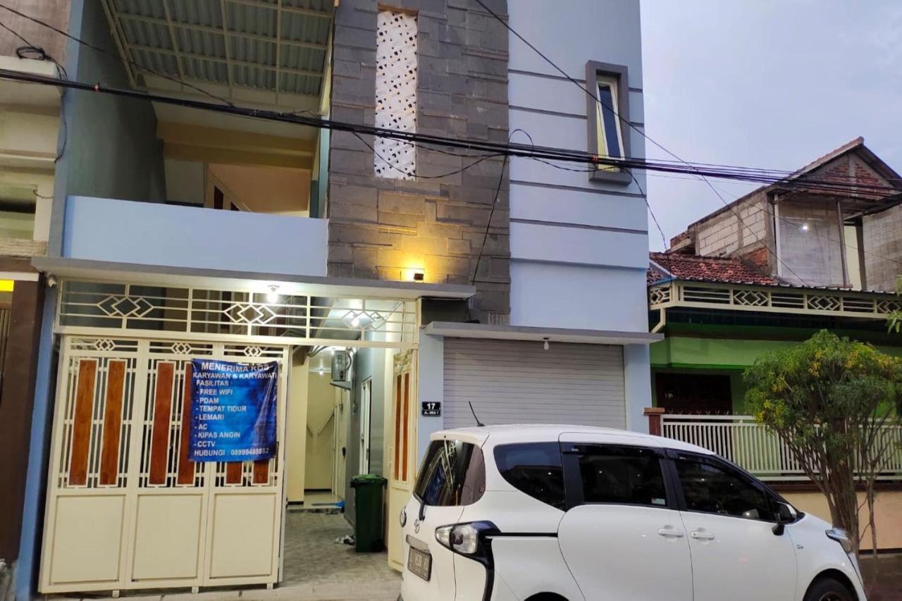 Oyo 91209 Arjuna Residence Syariah Sby Surabaya Exterior photo